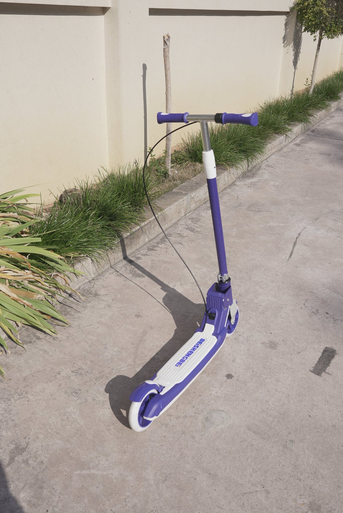 Kids’ scooter (non-electric)