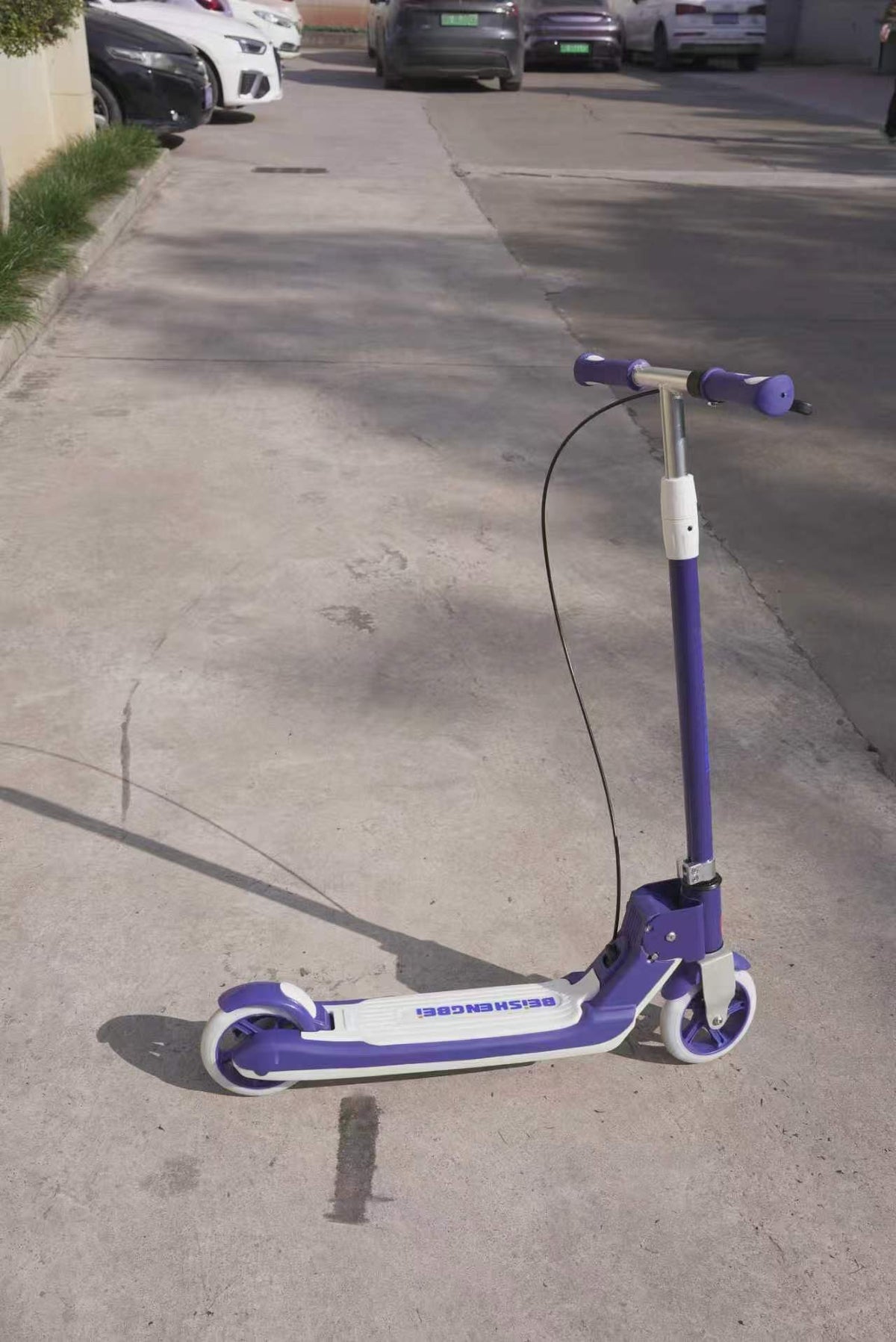 Kids’ scooter (non-electric)