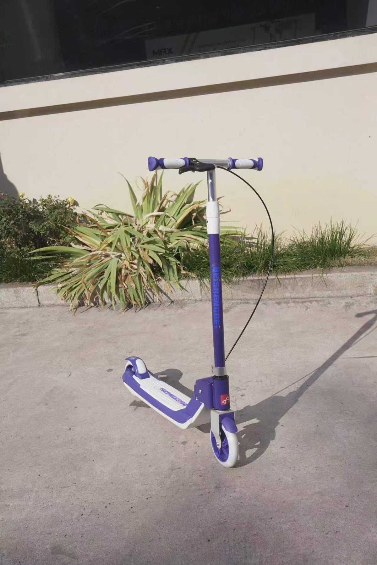 Kids’ scooter (non-electric)